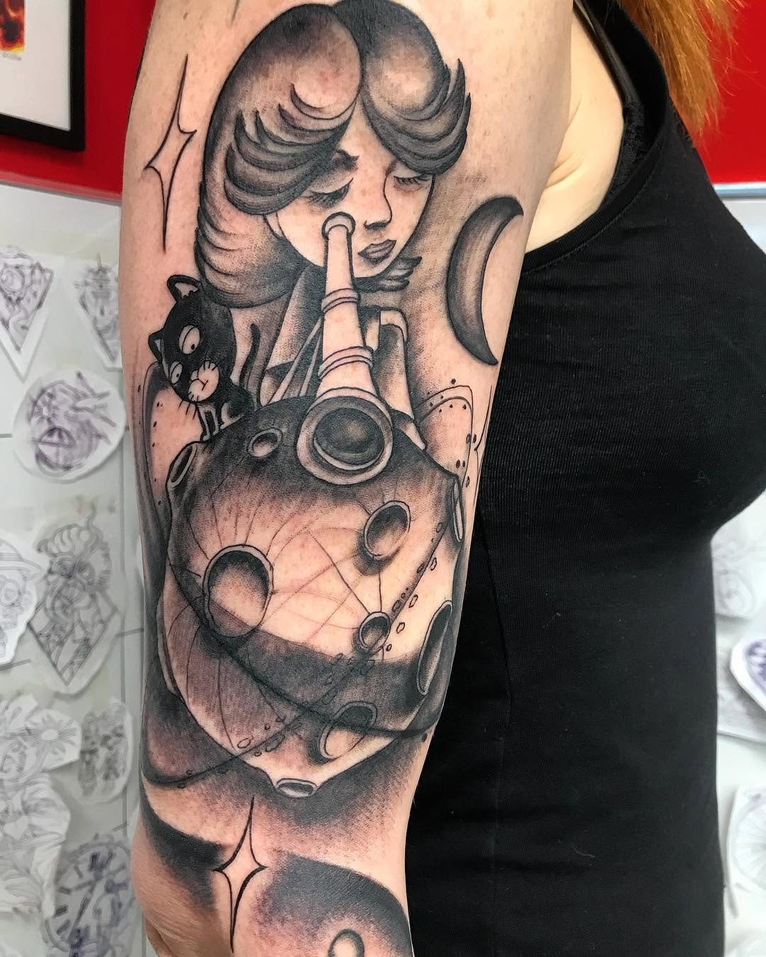 Alicia en el país de las maravillas. planetastronomycatblackcatdoneed erdesign ilustracion doshermanas doshermanastattoosevilla sevillatattoo diseño cooltattoosgirltattooinprogresstattoo instatattoo martink_tattoo