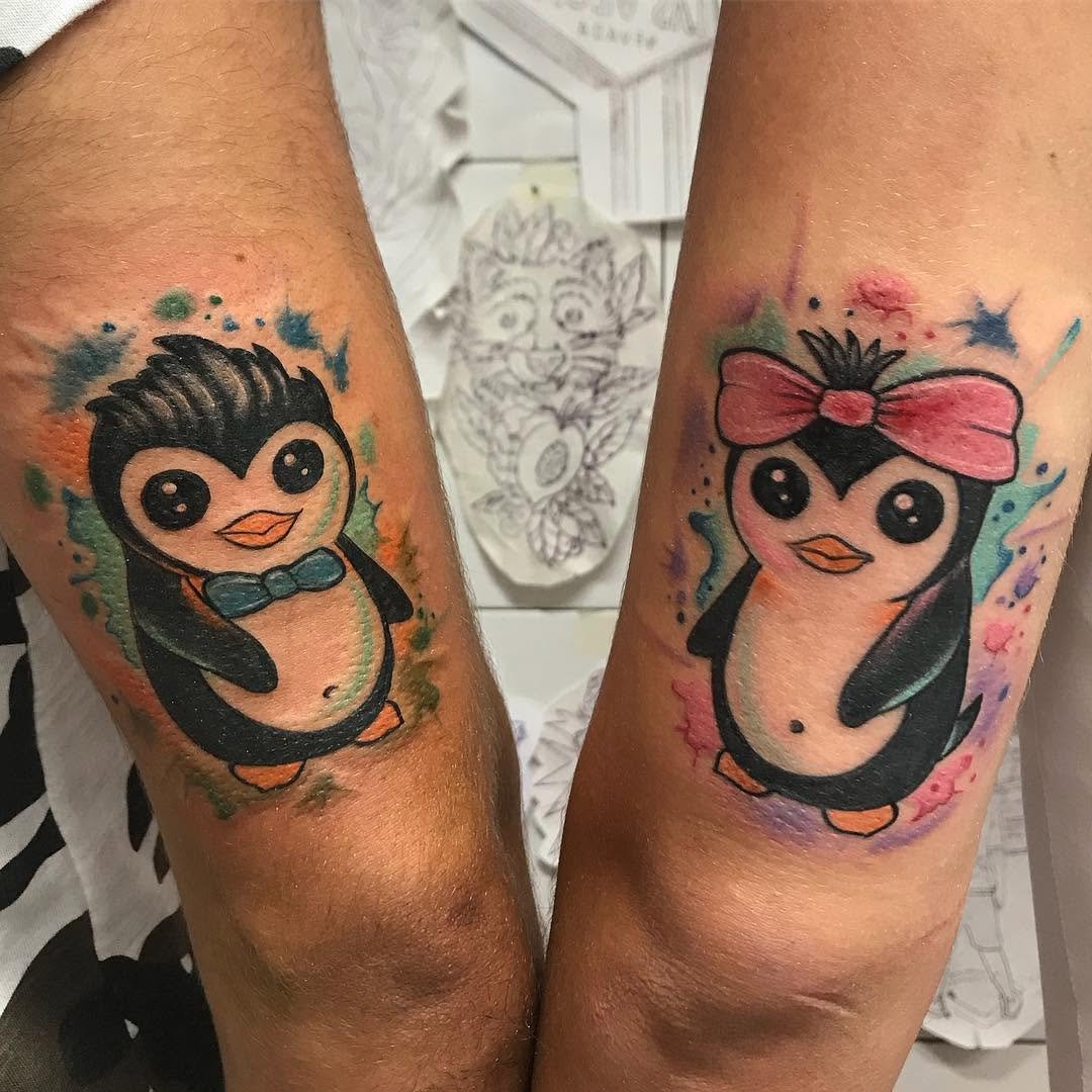Amor de pingüinos. penguin pinguinos lovetattooloveanimalsjustmarrieddonedesign illustration colors oeder iststyledoshermanas doshermanastattoosevillasevillatattoo