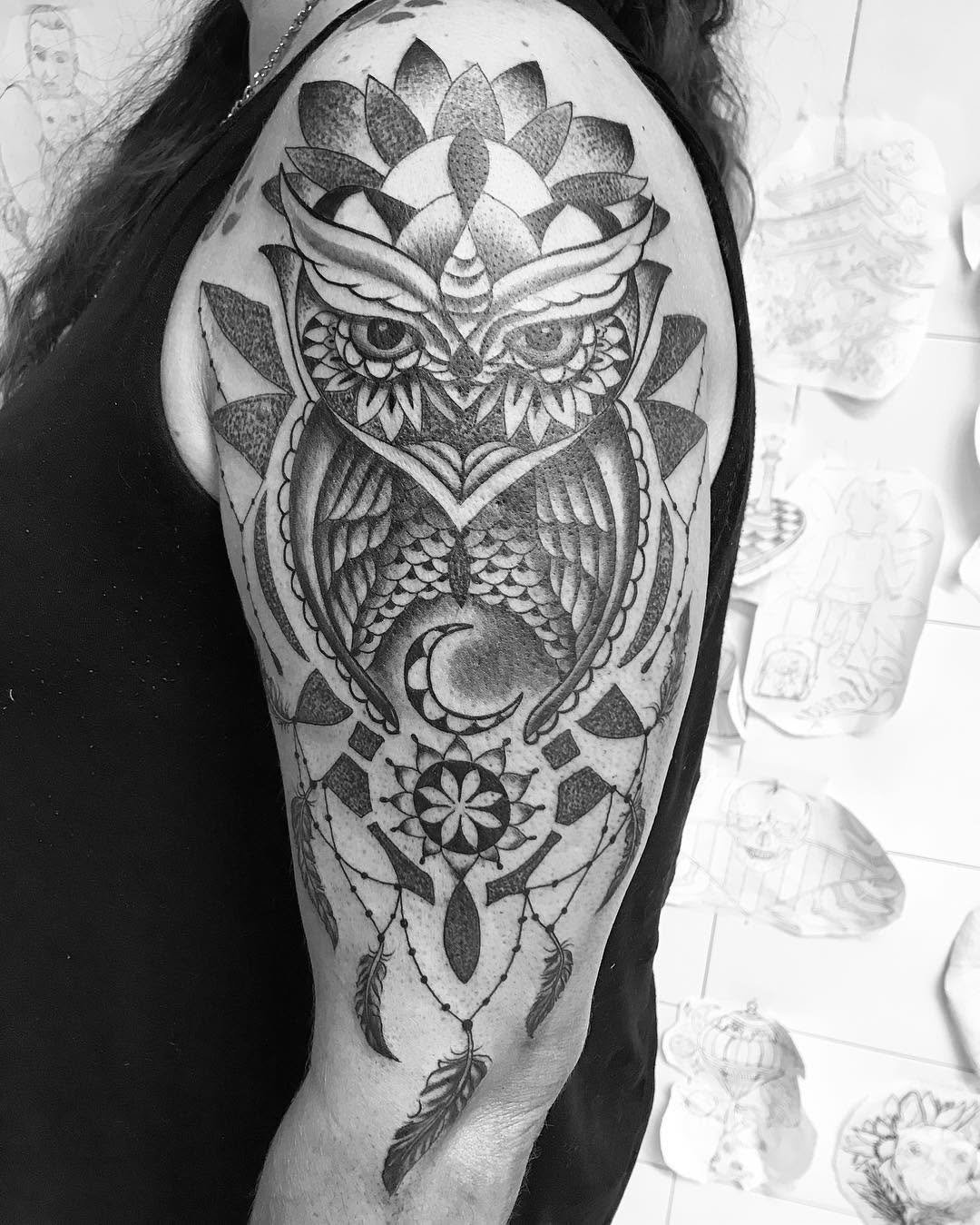 Composicion Buho. owldesign er tat istingdarknessbuhodoshermanas doshermanastattoo sevilla sevillatattoodotwork blacktattoosmartink_tattoo