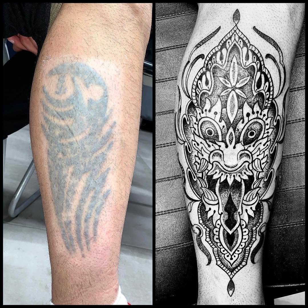 Cover Up donde ahora hay una máscara china covercoverupeddoshermanas doshermanasdevildotworktattoo blacktattooskinsistse martink_tattoo sevillasevillatattoo