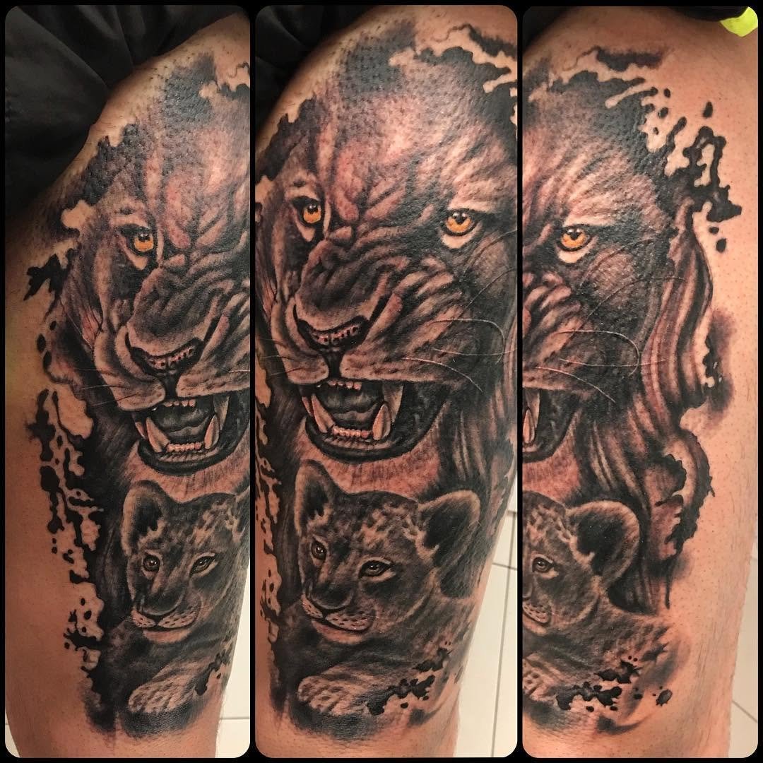 Dad and son. León con su cría. dadandson sondadlionliontattookingbnginksociety blackandgrey blackandgreytattoo lionsleonesmartink_tattoo doshermanas doshermanastattoo sevilla sevillatattoo utreraalcalatattoo alcaladeguadaira mairenadelaljarafe mairenadelalcor marchenamarchenatattoo ed oartist ist