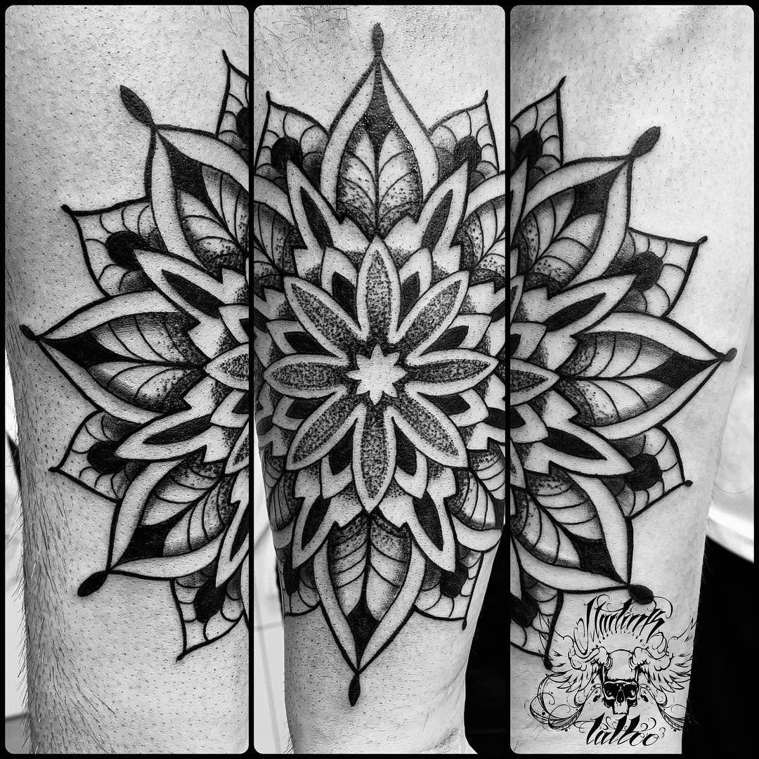 Mandala. sevillatattooedersistsdotworktattoodotworkblackworktattoo blackworkdoshermanas