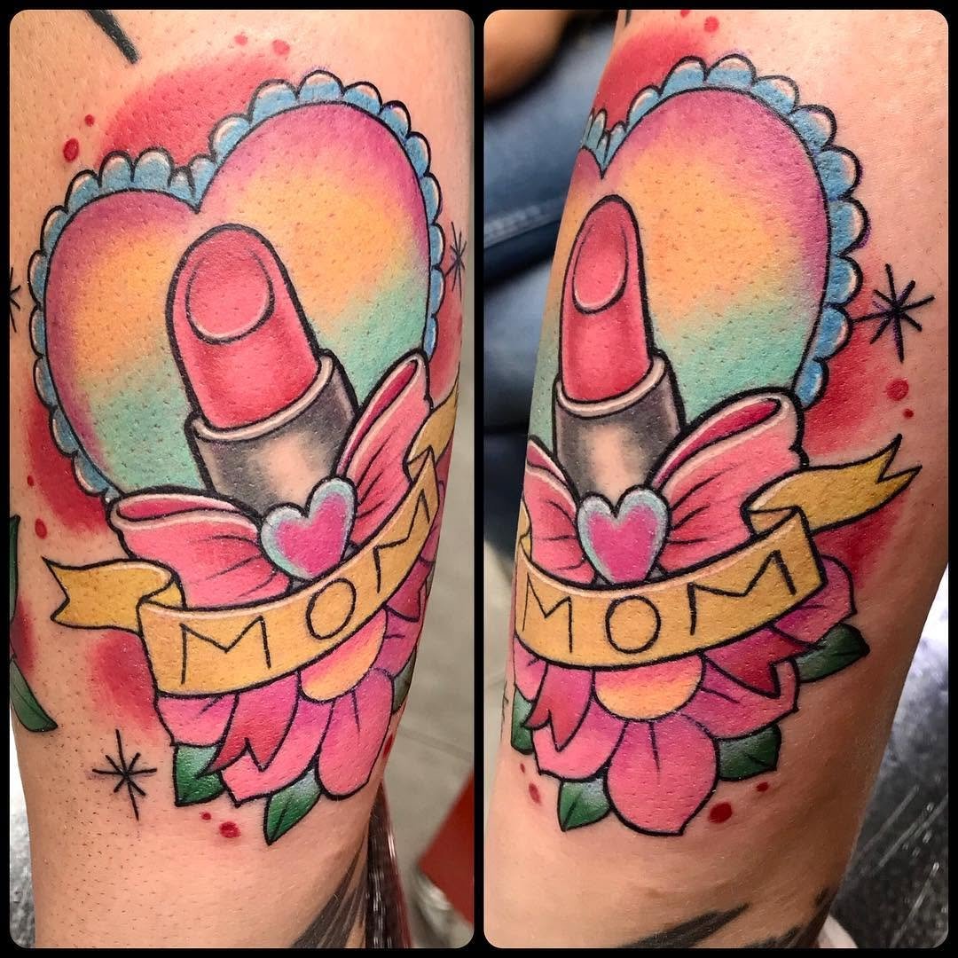 Mom. Pintalabios y corazón. neotradtradcolorscolortattoo martink_tattoo sevilla sevillatattoo doshermanas doshermanastattoo swagger ed ed ist ist oartbodyartlipstick momcooltattoos glamshineinstatattoo