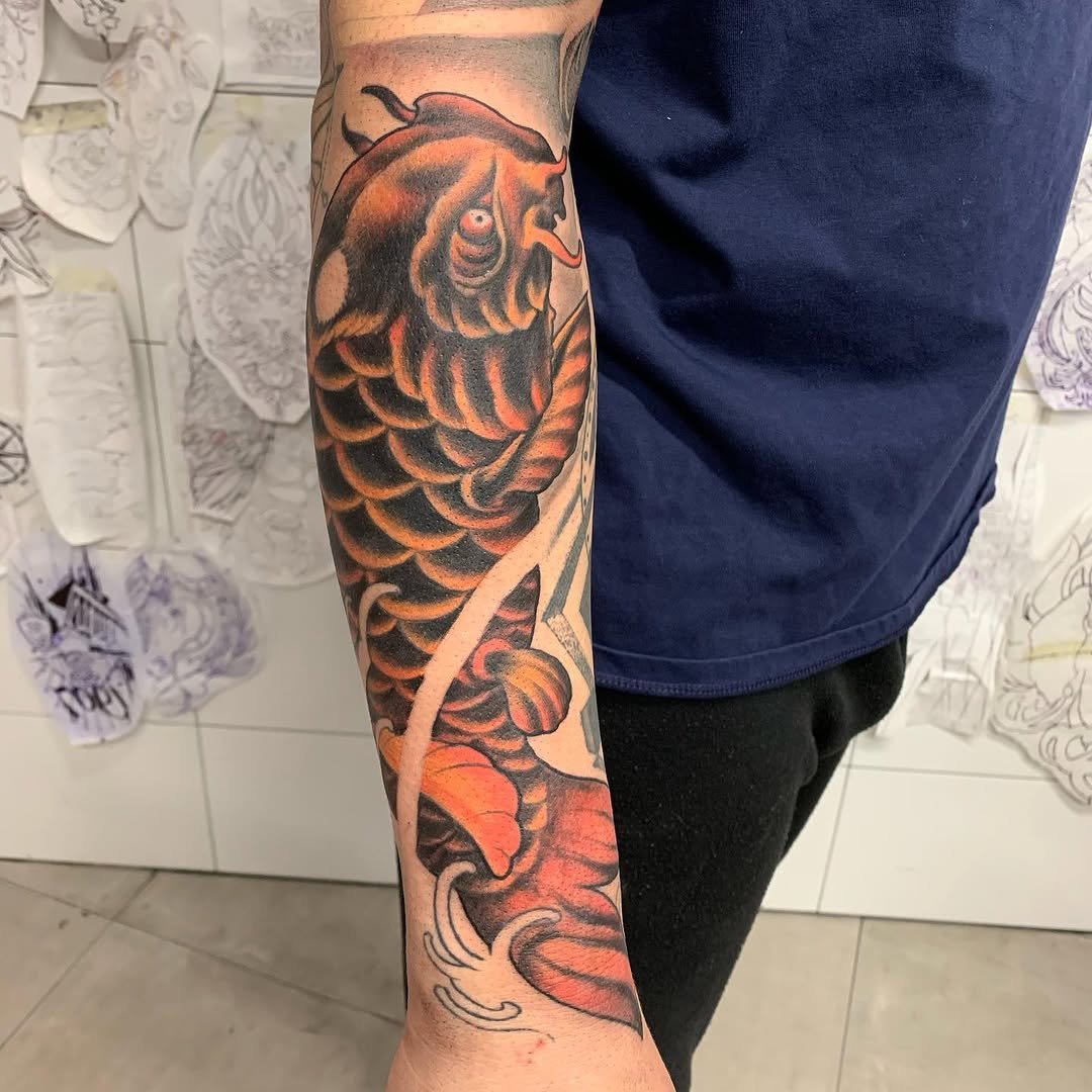 Tatuaje profesional en estudio MartinK Tattoo carpa estilo japonés