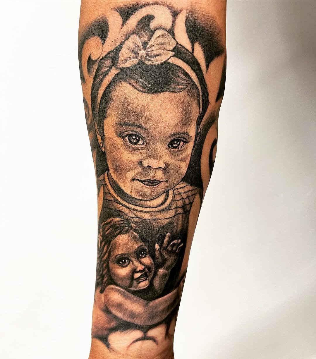 Tatuaje profesional en estudio MartinK Tattoo de Composición Blackandgrey,retrato y querubín