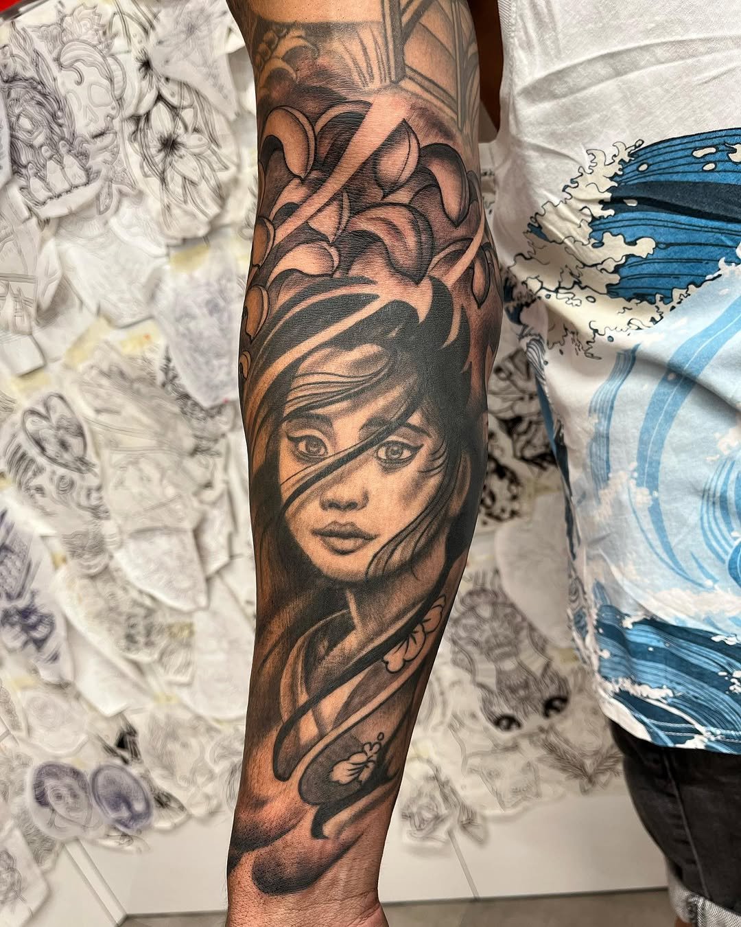 Tatuaje profesional en estudio MartinK Tattoo de un rostro estilo japones