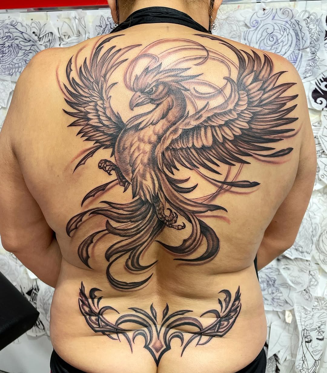 Tatuaje profesional en estudio MartinK Tattoo del ave fénix