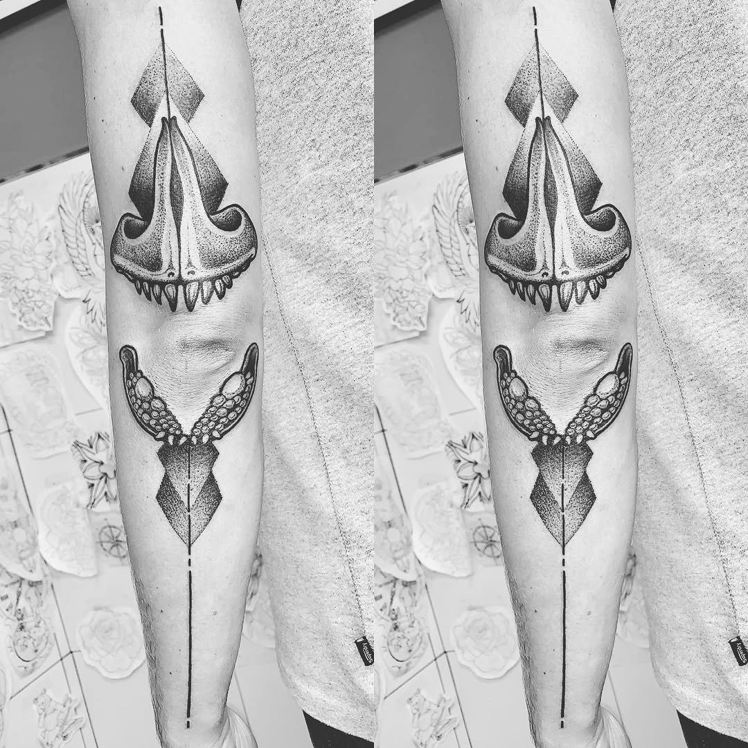 Tatuaje profesional en estudio MartinK Tattoo mandíbulas