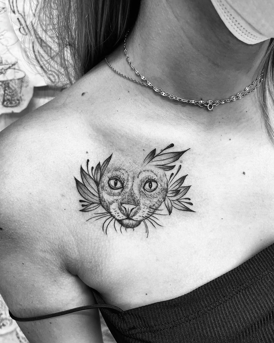 Tatuaje profesional en estudio MartinK Tattoo de un gato