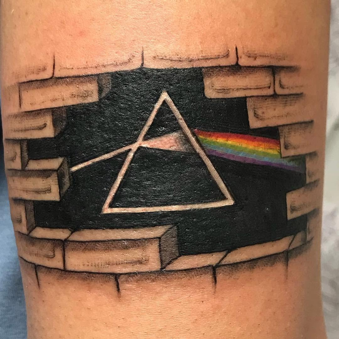 Pink Floyd. pinkfloyd rockmusic lifemartink_tattoo sevilla doshermanas doshermanastattoo skindetailsedcool ist musicislifecolortattoo