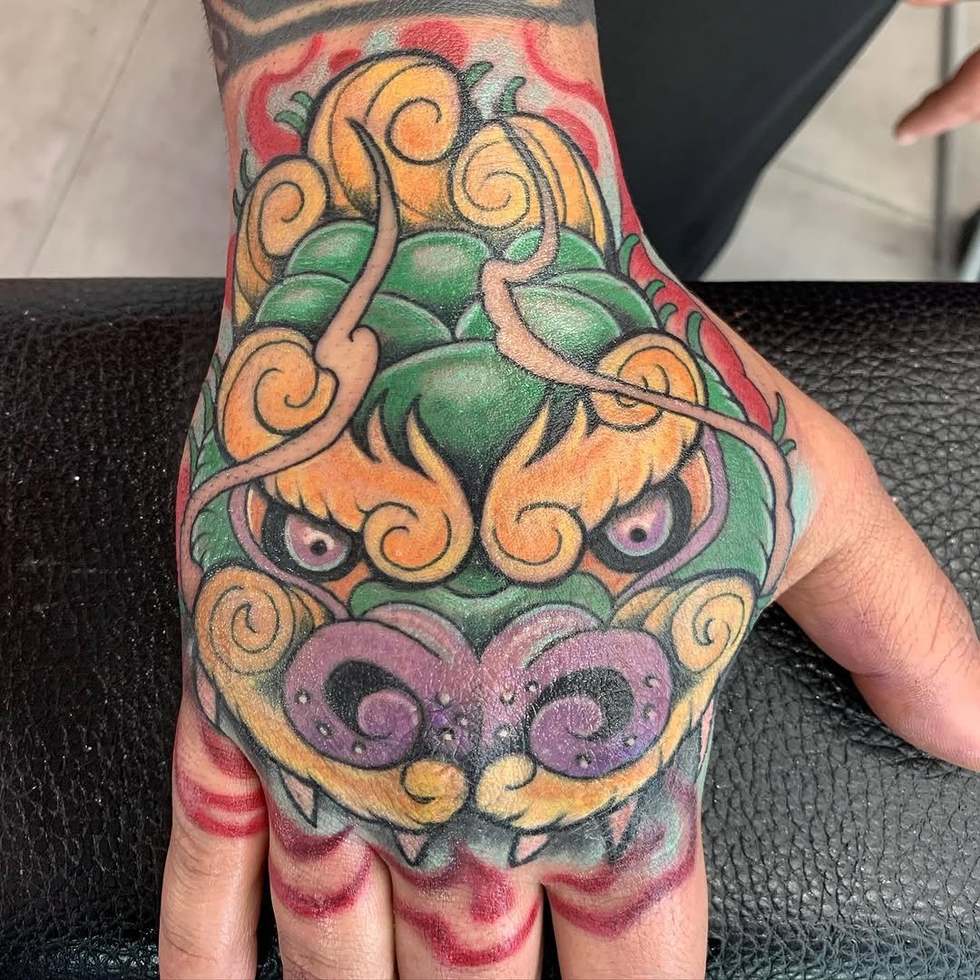 Tatuaje profesional en estudio MartinK Tattoo de estilo oriental japonés