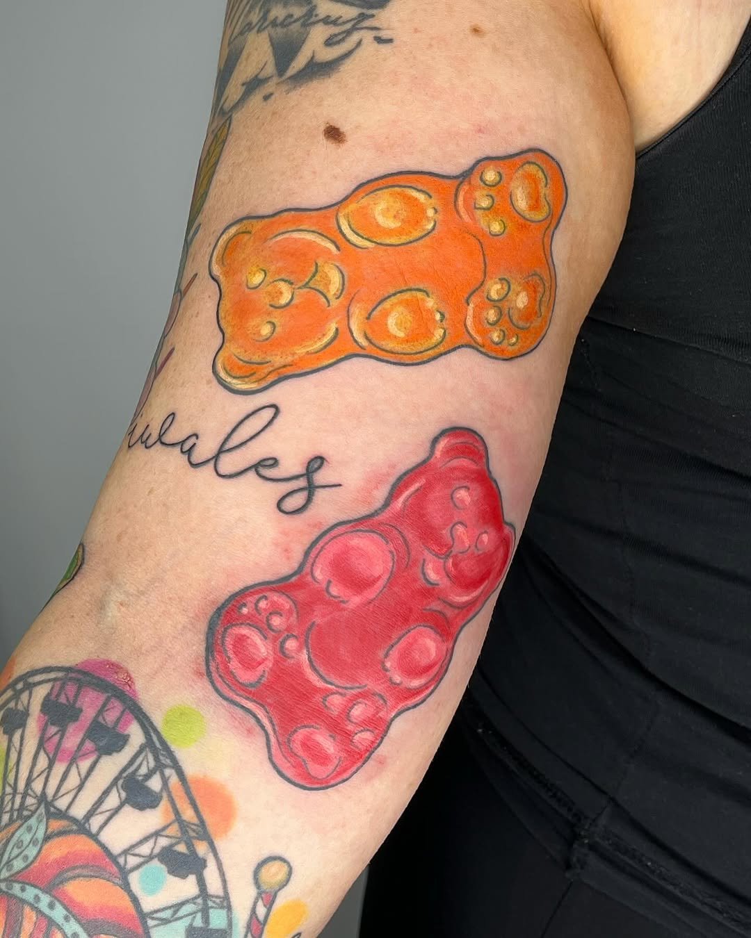 Tatuaje profesional en estudio MartinK Tattoo de ositos de gominola
