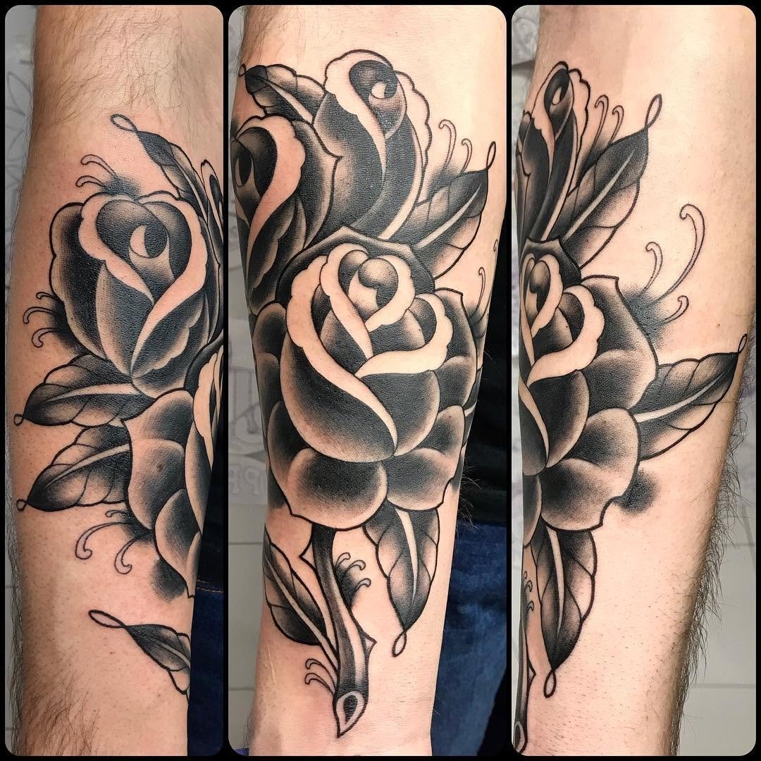Traditional roses. Rosas. traditionaltattoo tradised ersskindoshermanas doshermanastattoo sevilla sevillatattoo blackandgrey blackworktattooblacktattoo tradroses