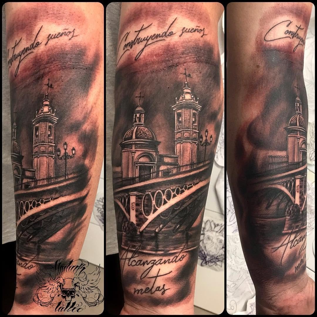 Triana,Sevilla. Construyendo sueños, alcanzando metas. Sale el puente de Sevilla. healingblackandgrey sevillesevillatattoosevillagloribendiflamencotrianasemanasantasemanasantasevillapuentetrianarioguadalquivir guadalquivir martink_tattoo doshermanas doshermanas tattoomontequintotattoo montequintoutrera
